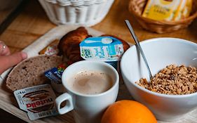 Georges Hostel&Café